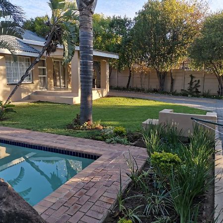 Rooikrans Guest House Johannesburg Exterior photo
