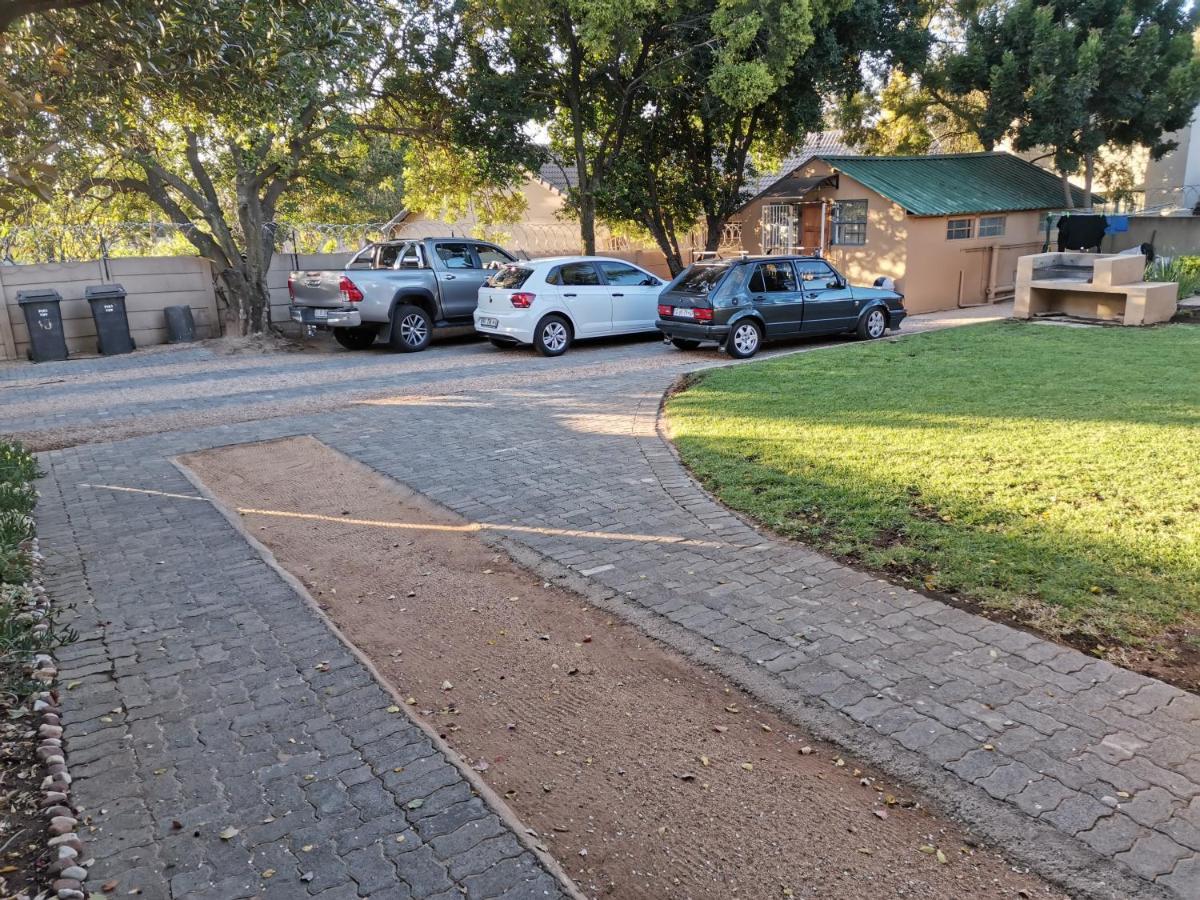 Rooikrans Guest House Johannesburg Exterior photo