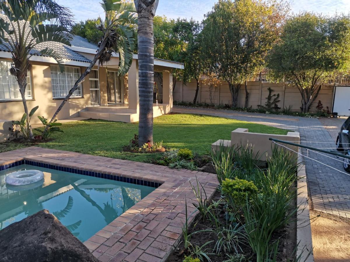 Rooikrans Guest House Johannesburg Exterior photo